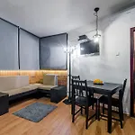 Free Parking, Ac, Wifi In The Center Apartman